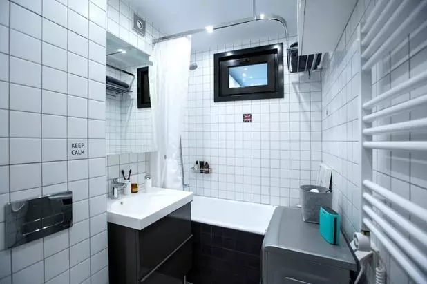 Prozor između kupaonice i kuhinje u Hruščov (57 fotografija) za ono što je učinjeno prije u starim kućama? Kako ga dobiti i zatvoriti? 9492_12