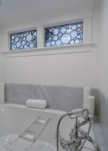 Das Fenster zwischen dem Badezimmer und der Küche in Khruschtschow (57 Fotos) für das, was zuvor in alten Häusern gemacht wurde? Wie bekomme ich es und schließe es? 9492_2