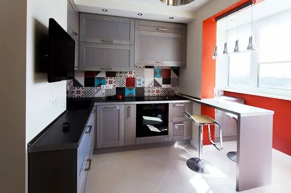 Virtuvė kartu su lodžija (98 nuotraukos): asociacijos koordinavimas, sujungti virtuvės svetainę ir įprastą virtuvę su lodžija, dizaino parinktys 9493_41