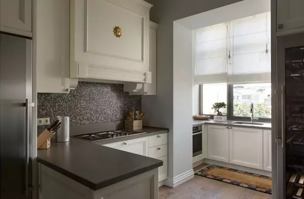 Virtuvė kartu su lodžija (98 nuotraukos): asociacijos koordinavimas, sujungti virtuvės svetainę ir įprastą virtuvę su lodžija, dizaino parinktys 9493_87