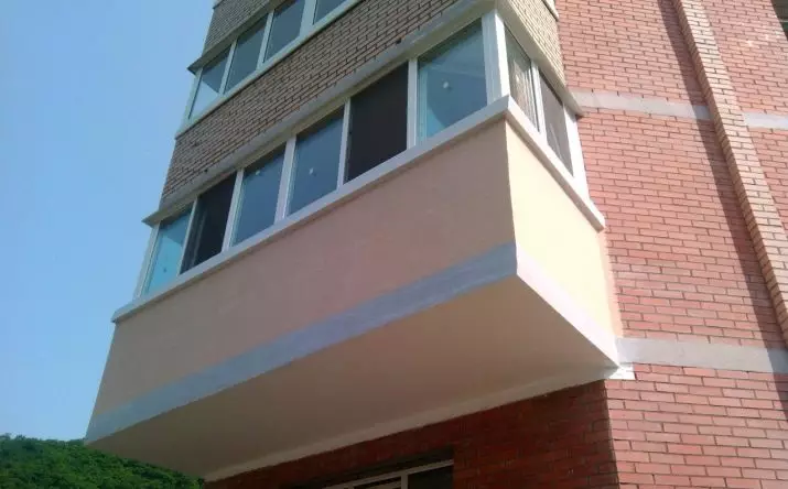 Kichin na loggia (foto 58): Igwe kichin 3, 4, 6 square. m na nha ndị ọzọ. Etu esi eme kichin na loggia ma kwaga ya nke oma? 9501_18