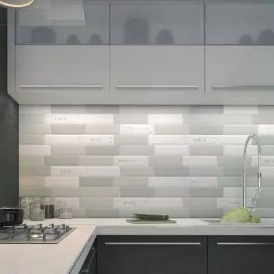 Dapur di loggia (58 gambar): Design Kitchen 3, 4, 6 meter persegi. m dan saiz lain. Bagaimana untuk membuat dapur di loggia dan memindahkannya dengan betul? 9501_22