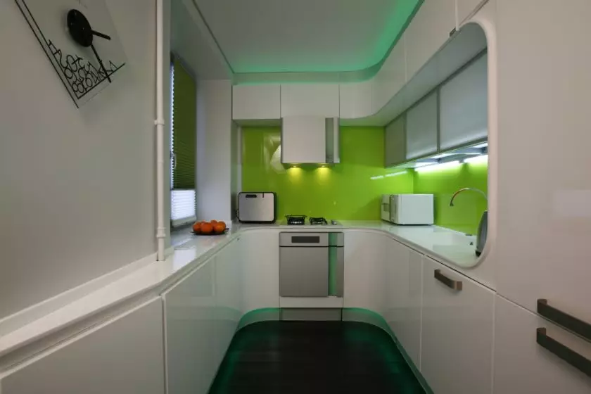 Kuchyňa na lodžive (58 fotografií): Dizajn kuchyne 3, 4, 6 metrov štvorcových. m a ďalšie veľkosti. Ako urobiť kuchyňu na lodžive a presunúť to správne? 9501_47