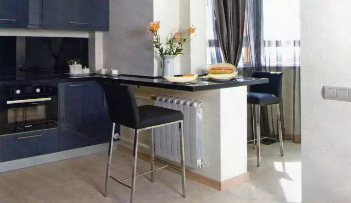 Kitchen konbine avèk yon balkon (76 foto): nou konbine kwizin nan ak yon balkon nan yon kay panèl. Design kwizin konbine avèk yon balkon ak ekspansyon li yo pa repare 9503_75