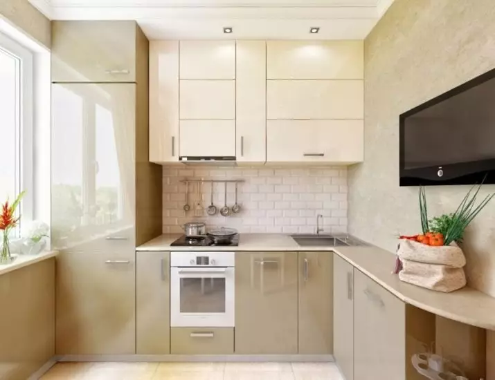 Dizains mazās virtuves ar ledusskapi (76 fotogrāfijas): kur likt ledusskapī? Stūra un iebūvētie virtuves austiņas ar ledusskapi interjerā. Kā novietot to telpā ar logu? 9504_75