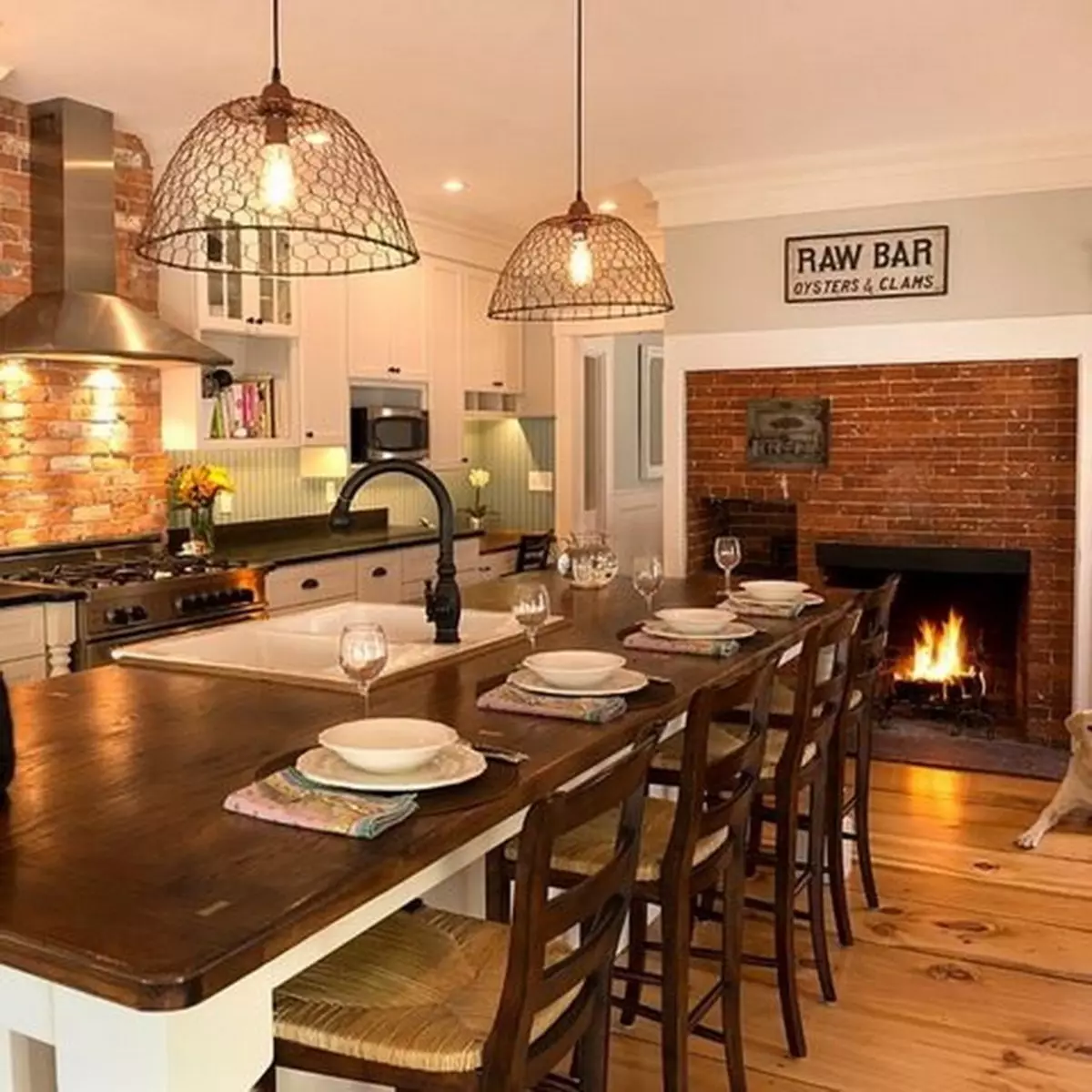Kök-vardagsrum med öppen spis (59 bilder): Vit glansigt kök-matsal i neoklassisk stil. Inredning av kombinerat kök med plats för lägenhet och hus 9507_11