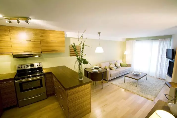 Design kitchen soggiorno 20 metri quadrati. M (75 foto): esempi di progetti con zonizzazione, opzioni interne, sfumature Pianificazione di un soggiorno combinato di cucina con un divano 9508_2