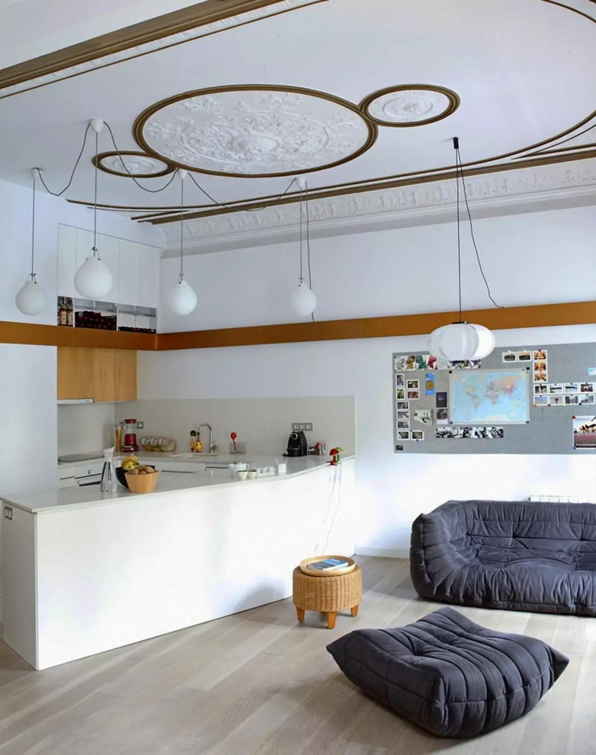 Reka bentuk ruang tamu dapur 20 meter persegi. M (75 foto): Contoh projek dengan zon, pilihan dalaman, nuansa merancang ruang tamu dapur gabungan dengan sofa 9508_4