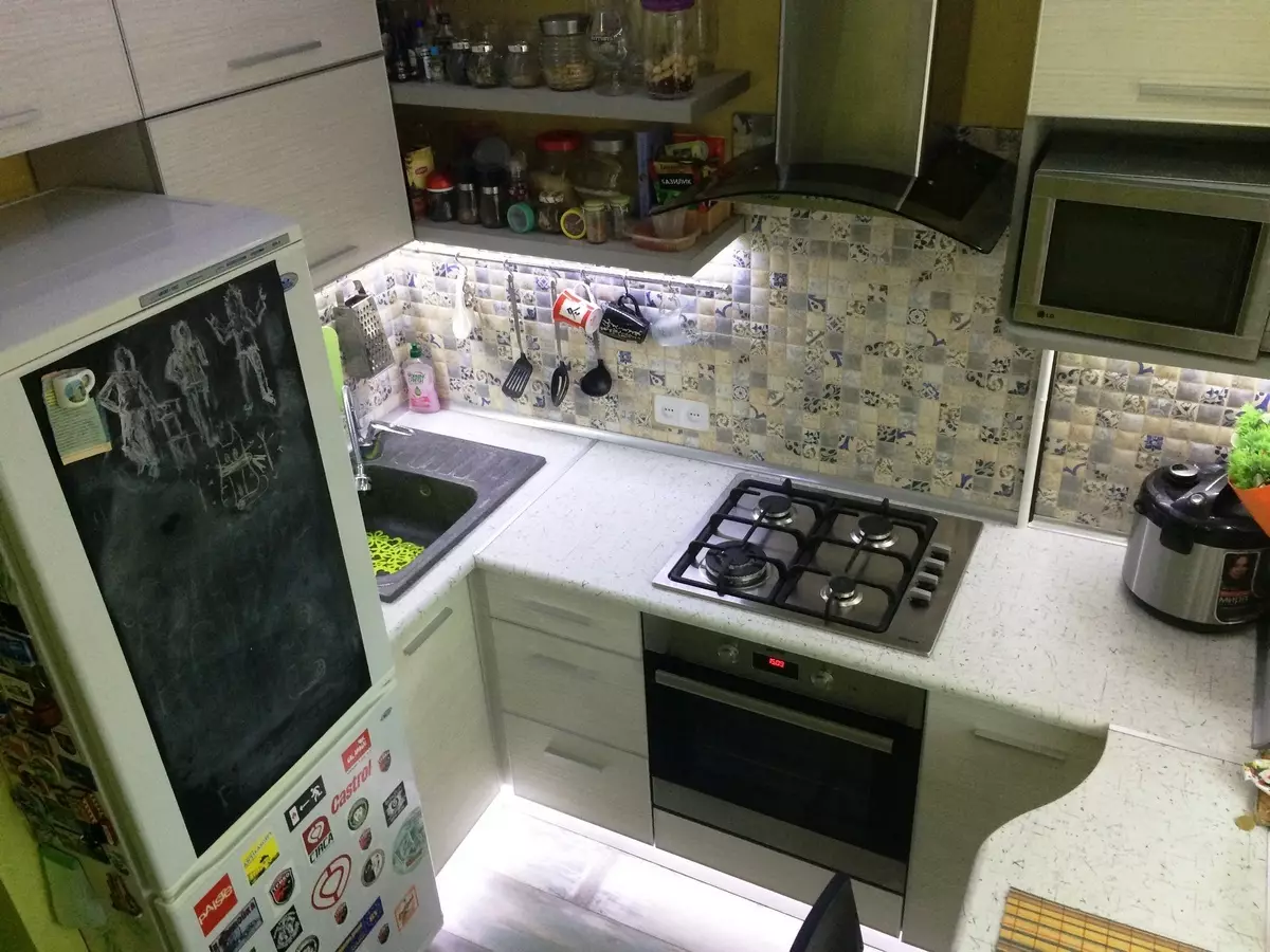 Кухня 5 кв м с холодильником