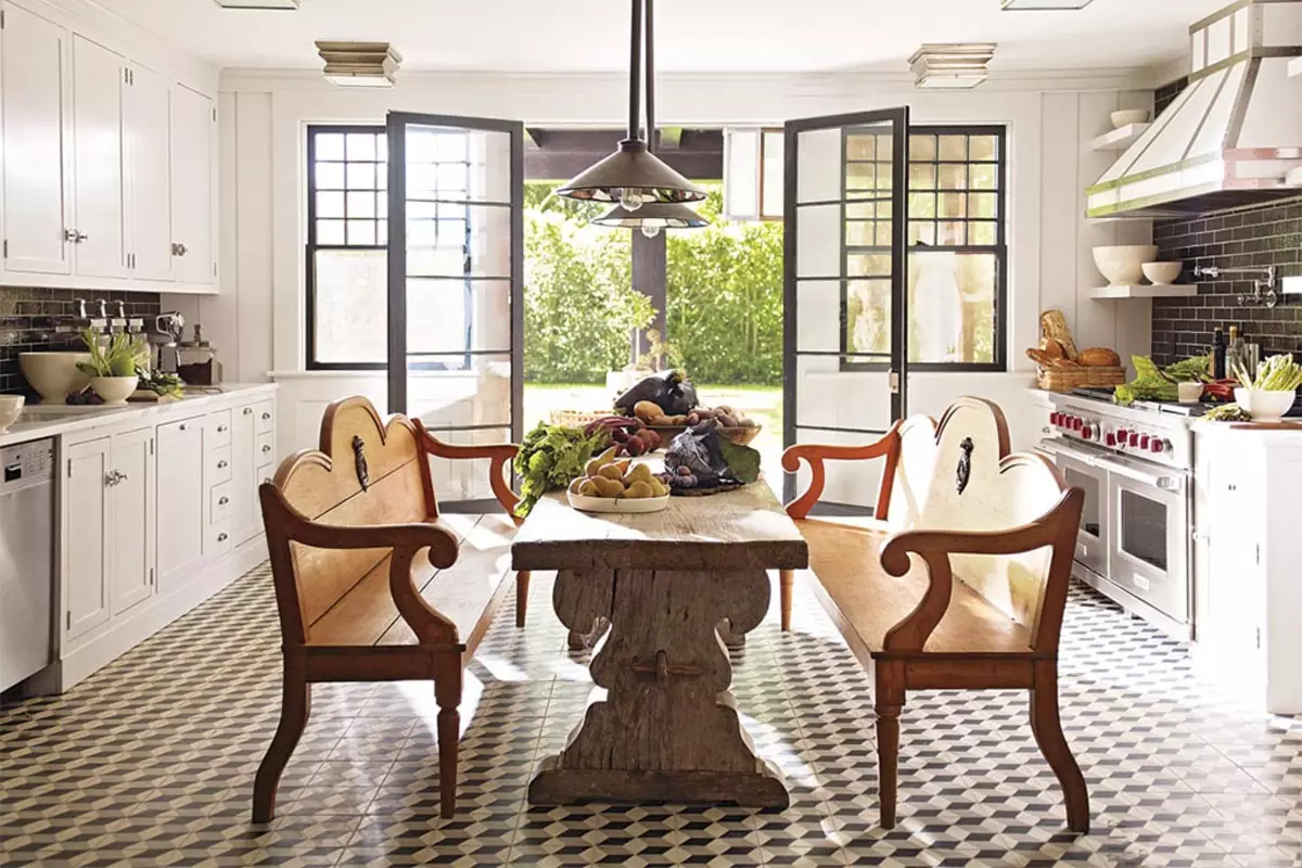 El interior de la cocina-salón en una casa privada (102 fotos): Diseño de habitaciones combinadas con acceso a la terraza, planificación de proyectos y espacio de zonificación. ¿Cómo organizar una sala de estar en una casa de campo? 9513_41