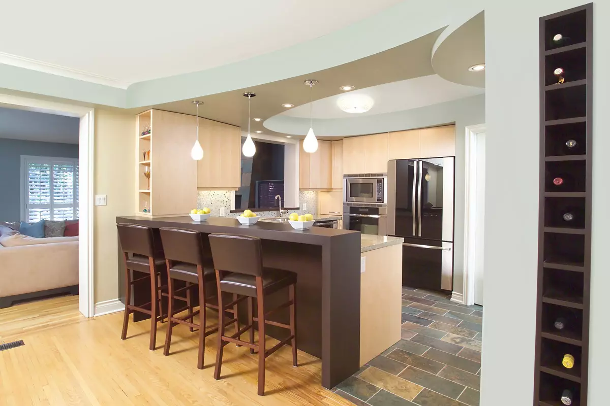 Dizajn Kuhinja dnevni boravak (152 fotografije): unutrašnjost kombinovanih soba u stanu, primjeri kuhinjskih projekata, u kombinaciji sa hodnikom, opcijama dizajna 9515_67