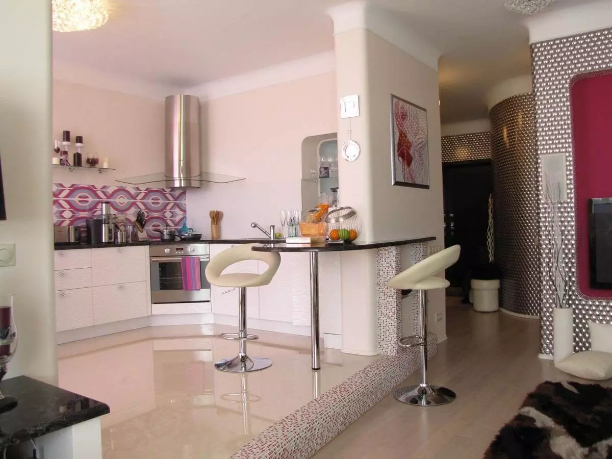 Kuchyň-obývací pokoje 13m². m (58 fotek): Možnosti designu interiéru kuchyně s pohovkou a dalším nábytkem 9516_39