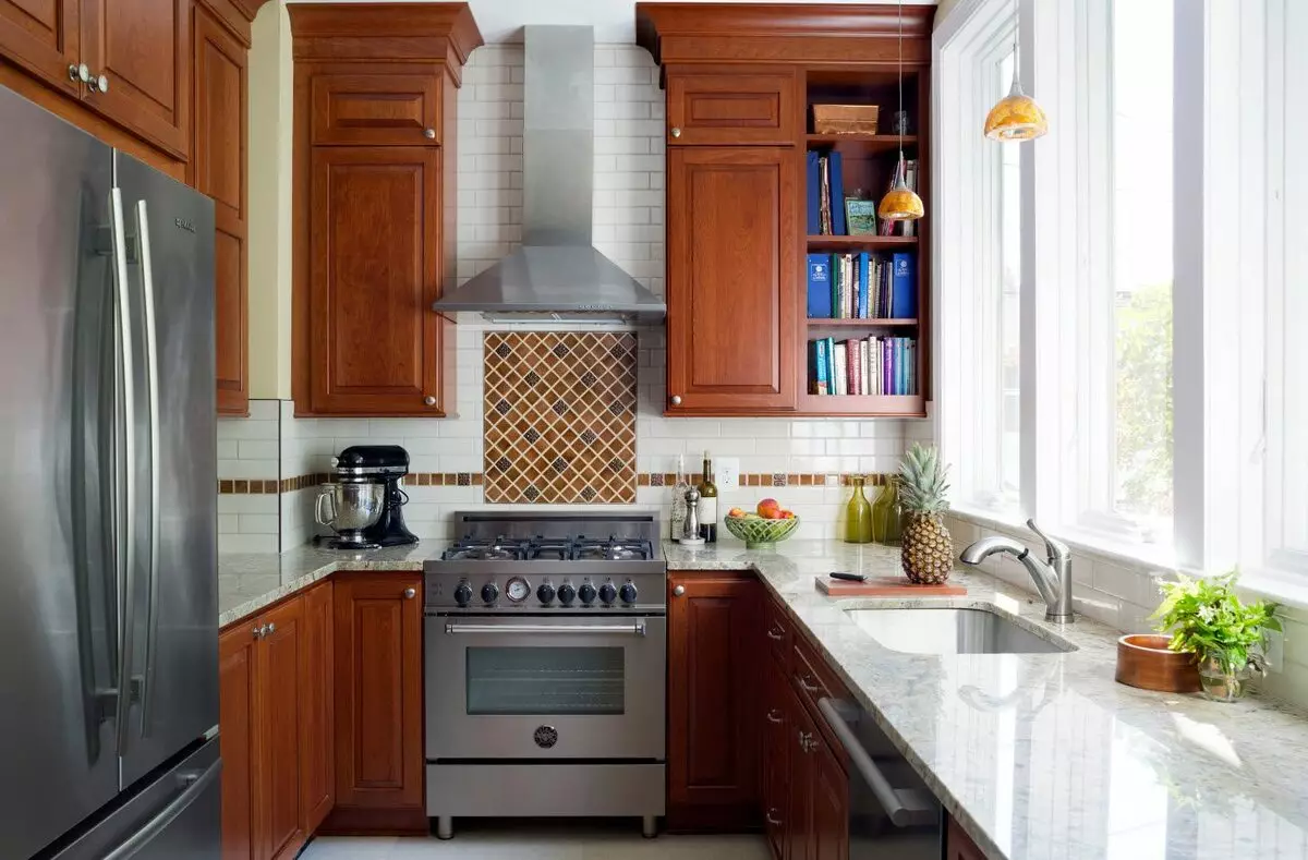 چگونه یک آشپزخانه کوچک را تجهیز کنیم؟ 91 عکس تصمیمات آشپزخانه جالب، ایده هایی برای ایجاد آشپزخانه کاربردی کوچک 9521_10
