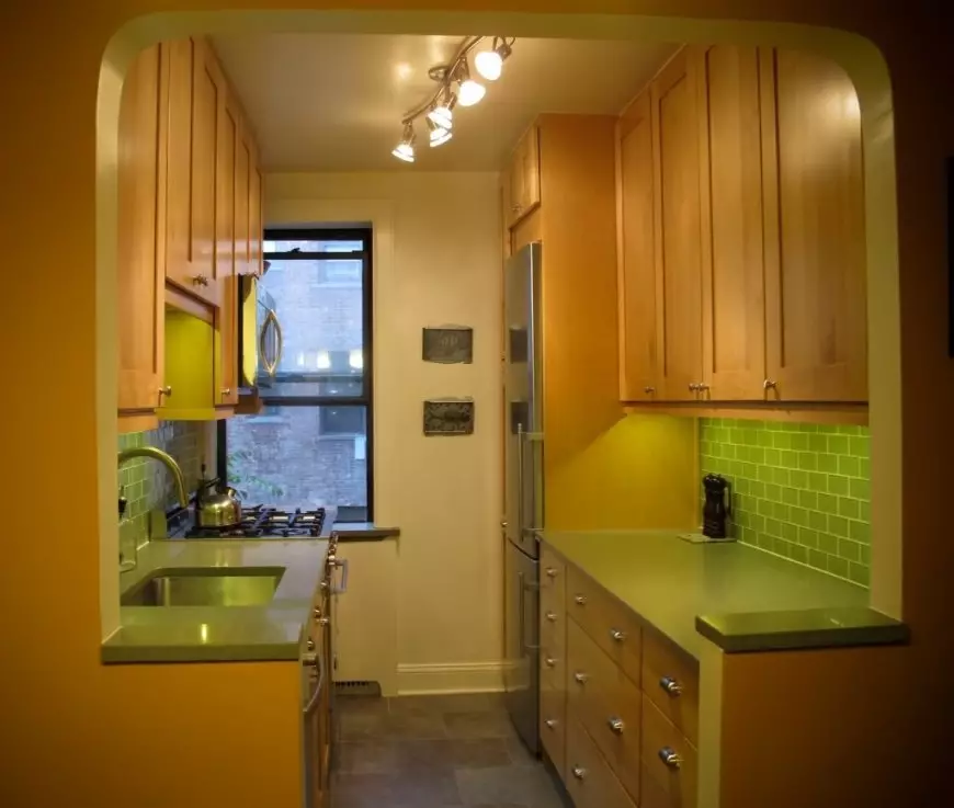 چگونه یک آشپزخانه کوچک را تجهیز کنیم؟ 91 عکس تصمیمات آشپزخانه جالب، ایده هایی برای ایجاد آشپزخانه کاربردی کوچک 9521_39
