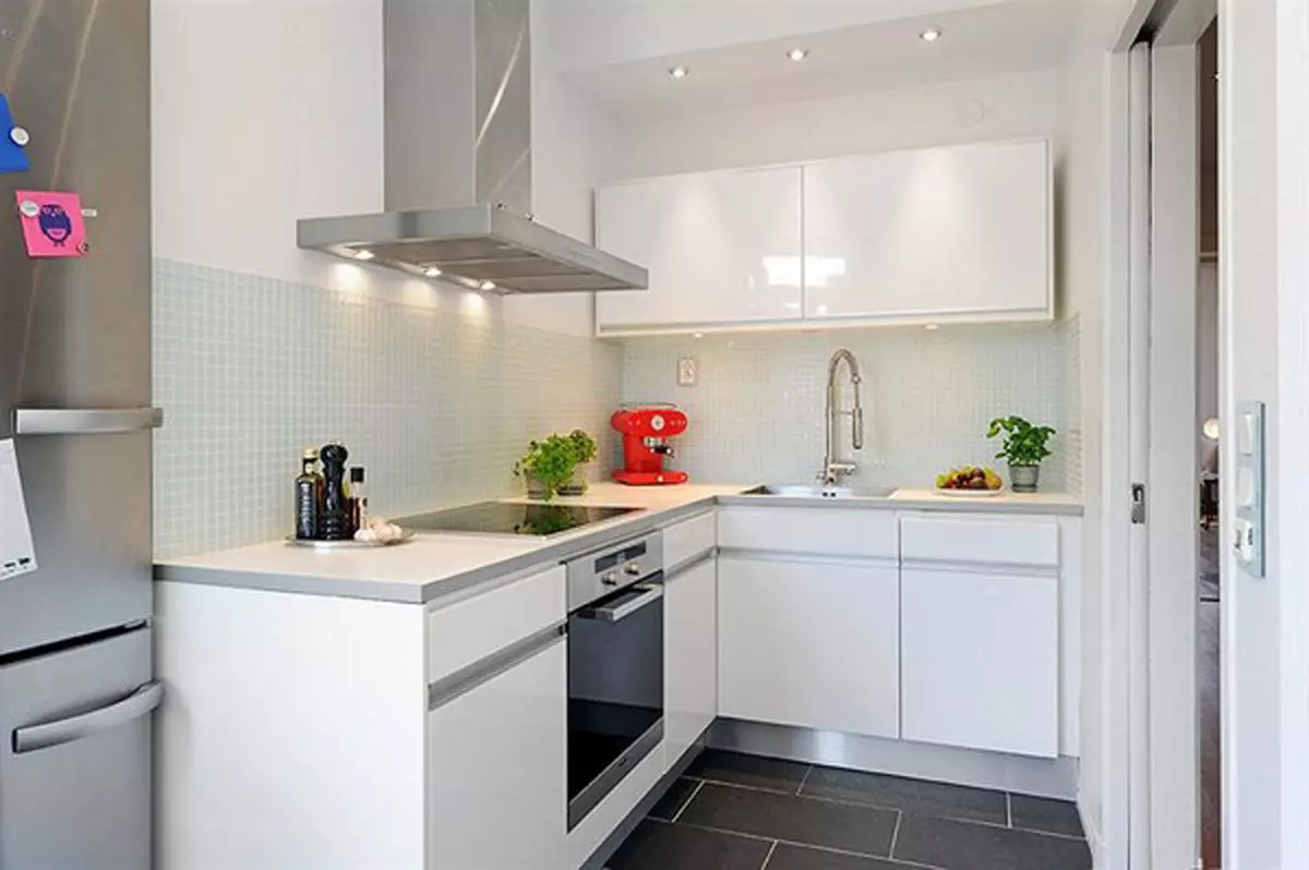 Ինչպես սարքավորել փոքր խոհանոց: 91 Լուսանկարը հետաքրքիր խոհանոցային որոշումներ, փոքր ֆունկցիոնալ խոհանոց ստեղծելու գաղափարներ 9521_60