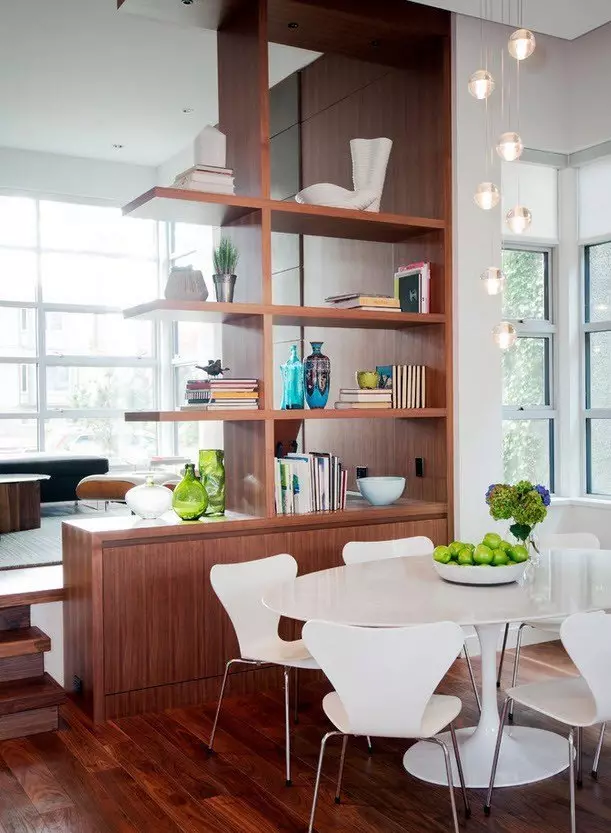 Malý kuchyňský obývací pokoj (69 fotek): interiérový design a územní oblast. Rozložení malé ve velikosti kuchyně v kombinaci s obývacím pokojem 9525_19