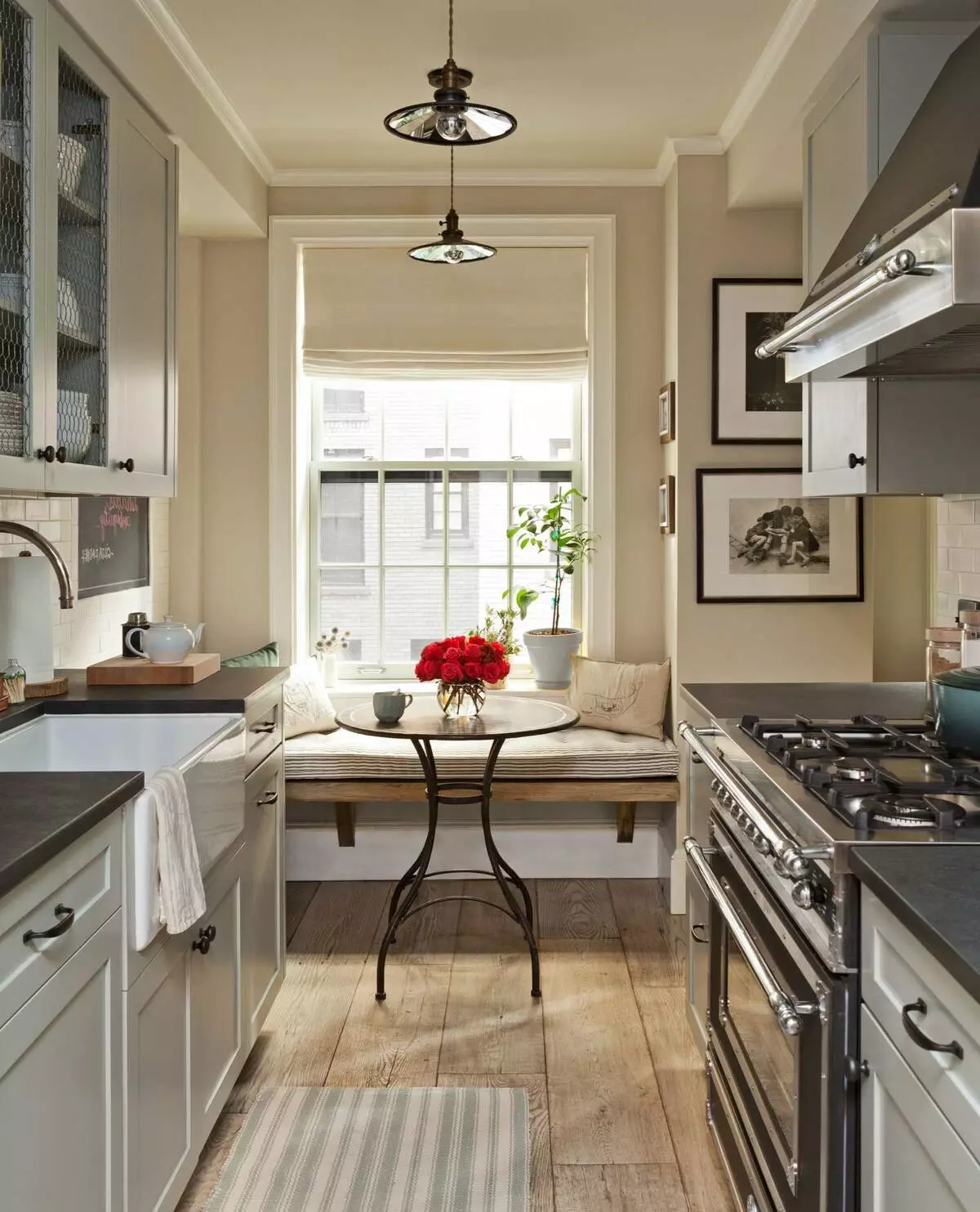 آشپزخانه های کوچک دنج (40 عکس): گزینه های طراحی داخلی برای آشپزخانه های کوچک. چگونه آشپزخانه را زیبا و راحت در آن ایجاد کنید؟ 9528_3