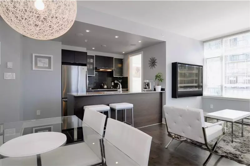 Disseny cuina sala d'estar de 18 metres quadrats. M (91 fotos): opcions per planificar i zonificar la sala d'estudi amb una cuina 3x6 m, dissenys interessants d'una cuina combinada-sala d'estar 9531_51