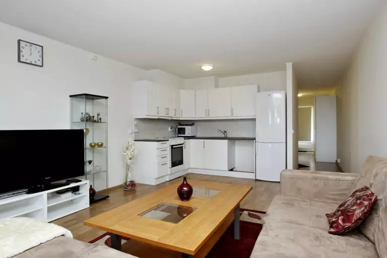 Σχεδιασμός κουζίνας σαλόνι 18 τετραγωνικών μέτρων. M (91 φωτογραφίες): Επιλογές σχεδιασμού και ζωνών στο δωμάτιο στούντιο με κουζίνα 3x6 m, ενδιαφέροντα σχέδια μιας συνδυασμένης κουζίνας-σαλόνι 9531_8