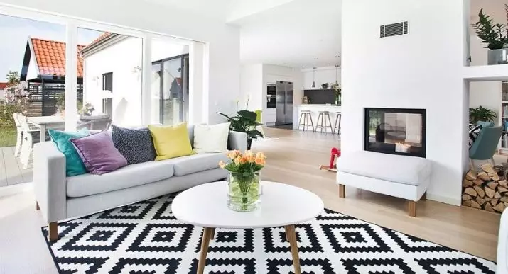 Kjøkken-stue i lyse farger (40 bilder): Interiørdesign av kombinerte rom i hvite og pastellfarger med et hovedkort. Eksempler i moderne og klassiske stiler 9538_25