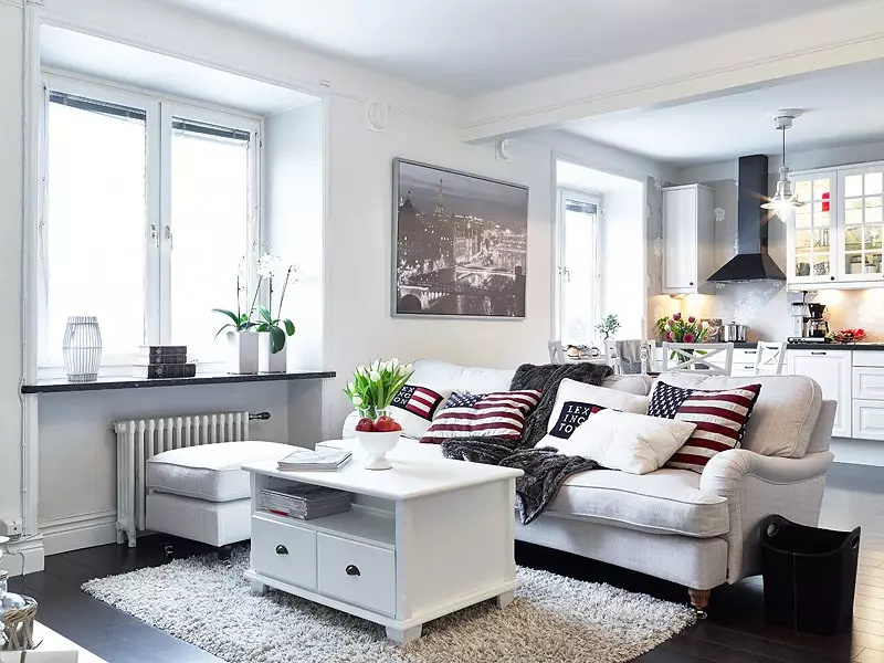 Kjøkken-stue i lyse farger (40 bilder): Interiørdesign av kombinerte rom i hvite og pastellfarger med et hovedkort. Eksempler i moderne og klassiske stiler 9538_9