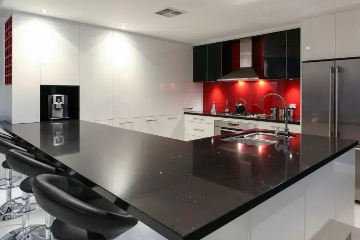 ชุดหูฟังครัวสีขาว (57 รูป): ห้องครัวตรงและมุมสีขาวในการตกแต่งภายใน ชุดเทศนา, ชุดหูฟังสีแดงและสีน้ำเงินและสีขาวในการออกแบบห้องครัว 9542_54