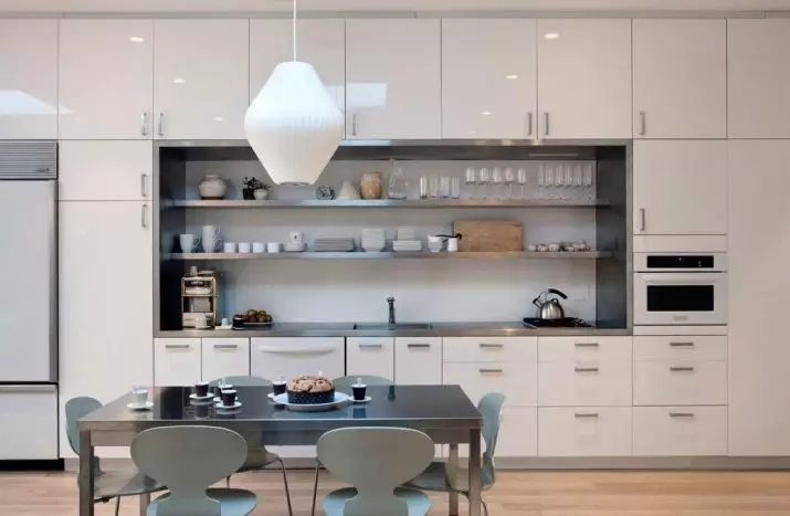 Witte keuken headsets (57 foto's): rechte en hoek keukens van wit in het interieur. Preek, rode en blauwe en witte headsets in het ontwerp van de keuken 9542_56