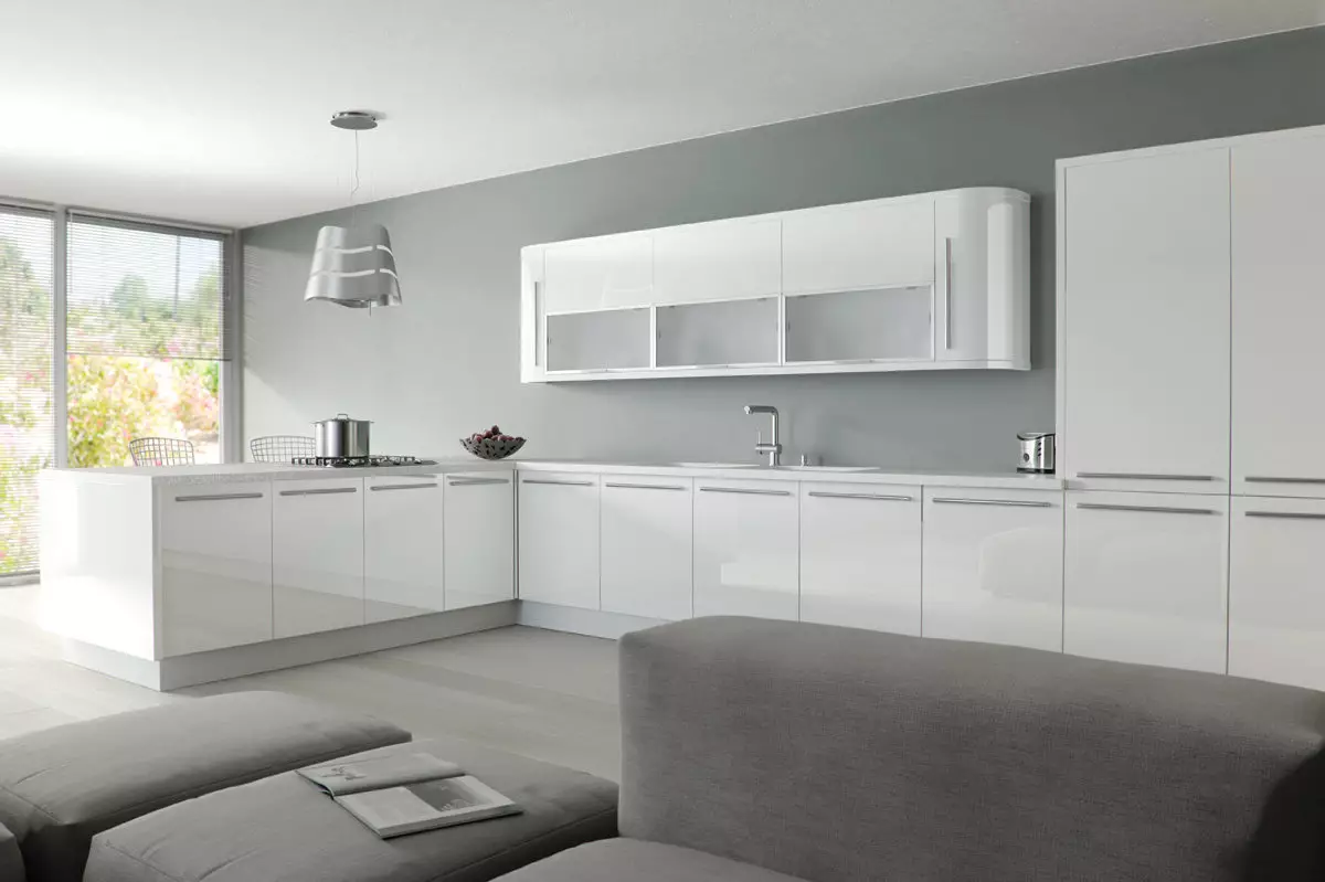 ชุดหูฟังครัวสีขาว (57 รูป): ห้องครัวตรงและมุมสีขาวในการตกแต่งภายใน ชุดเทศนา, ชุดหูฟังสีแดงและสีน้ำเงินและสีขาวในการออกแบบห้องครัว 9542_9