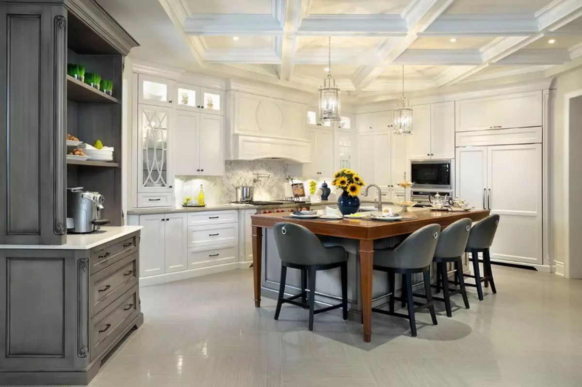 White Classic Style Kitchen (63 mga larawan): Classic Pagluluto sa Modern Classic Interior, White Kitchen Design 9543_26
