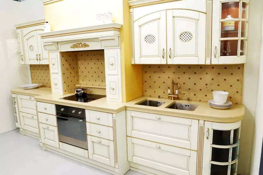 Kitchen Classic Style Spî (63 wêne): Xwarina klasîk di hundurê klasîk ya nûjen de, sêwirana metbexê ya spî 9543_30