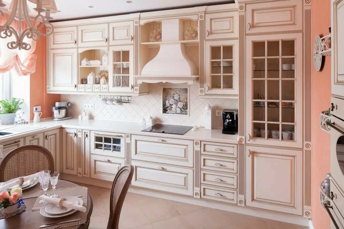 Hvit klassisk stil Kjøkken (63 bilder): Klassisk matlaging i moderne klassisk interiør, hvit kjøkkendesign 9543_34