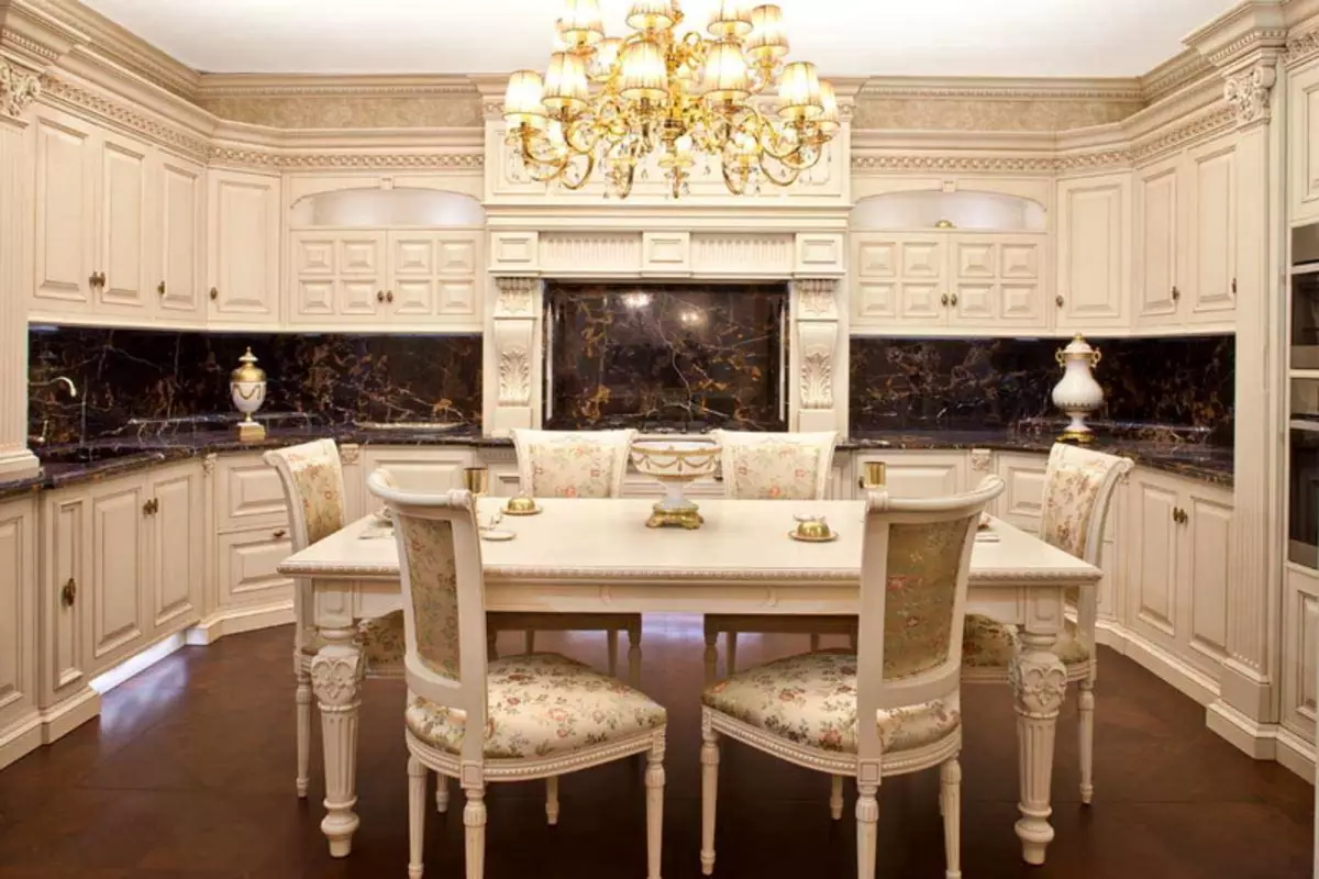 Hvit klassisk stil Kjøkken (63 bilder): Klassisk matlaging i moderne klassisk interiør, hvit kjøkkendesign 9543_41