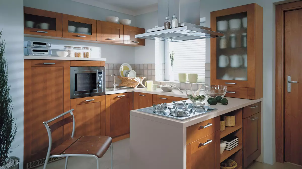 Bucătării încorporate (70 fotografii): Dimensiuni de capete și design de bucătărie. Ce este și ceea ce este diferit de bucătăria modulară? Opțiuni de proiect în apartament obișnuit 9546_15