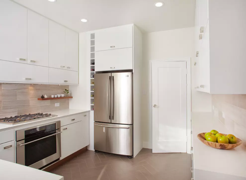Вградена кухня за малка кухня (54 снимки) се отличава с вградени кухненски бокс с вградени уреди, опции за дизайн 9549_5