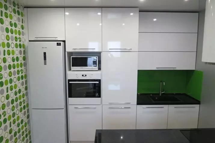 Sisseehitatud köök väikeste köökide jaoks (54 fotot): funktsioonid varjatud köögid koos sisseehitatud seadmed, disaini valikud 9549_50