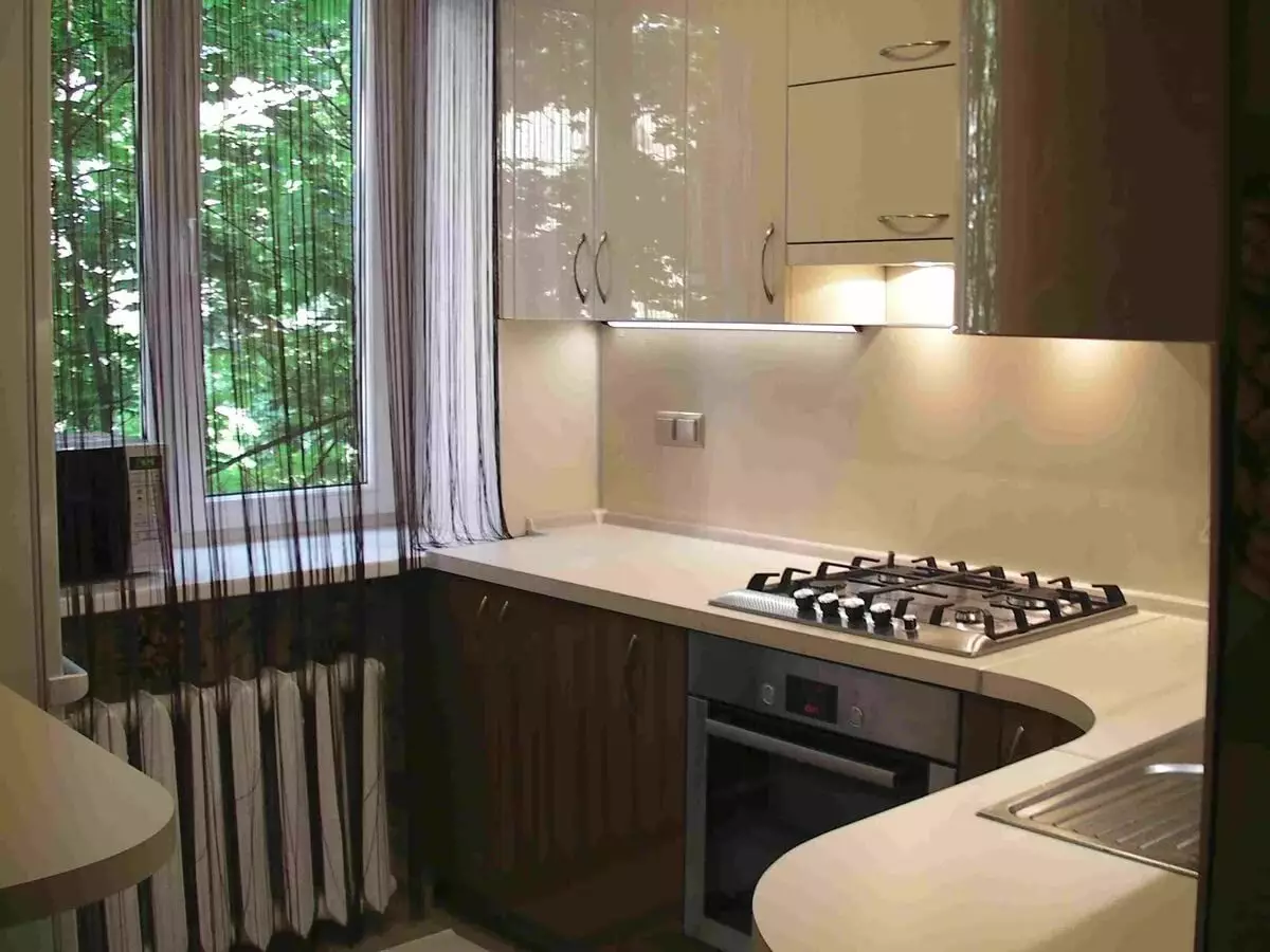 Inbyggt kök för små kök (54 foton): Funktioner av inbyggda kök med inbyggd utrustning, designalternativ 9549_52
