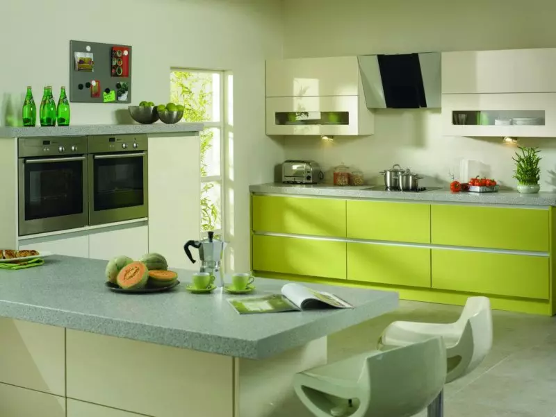 Кухня Lime (52 снимки): Лаймска цвят кухня слушалки с венге, бяло и други нюанси в интериора на кухнята. Какви други нюанси се съчетават с вар? 9551_11