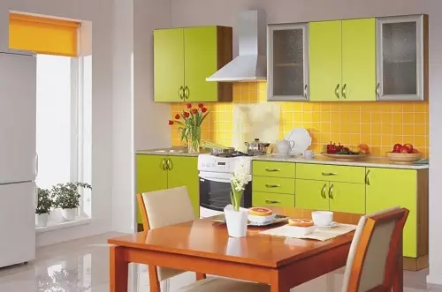 Kapur Kitchen (52 foto): Headset dapur berwarna lyme dengan Wenge, White dan nuansa lain di interior dapur. Apa nuansa lain yang dikombinasikan dengan jeruk nipis? 9551_26