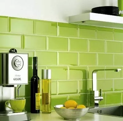 Kjøkkenkalk (52 bilder): Lyme-farget kjøkkenhodesett med wenge, hvite og andre nyanser i kjøkkeninnredningen. Hvilke andre nyanser kombineres med lime? 9551_35