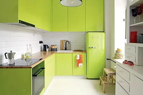 Køkkenkalk (52 billeder): Lyme-farvet køkken headset med wenge, hvid og andre nuancer i køkkenet interiør. Hvilke andre nuancer kombineres med lime? 9551_47