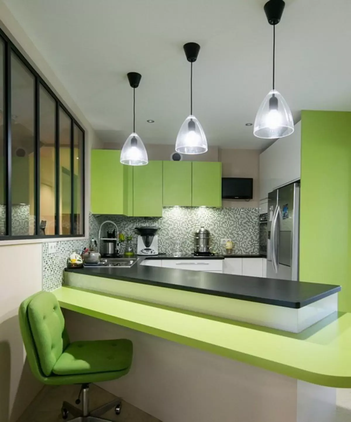 Green Cuisine (111 foto's): Griene keuken headset yn ynterieurûntwerp, Greed wallpaper Seleksje, griis en donker grien, swart en griene brune keuken 9554_14