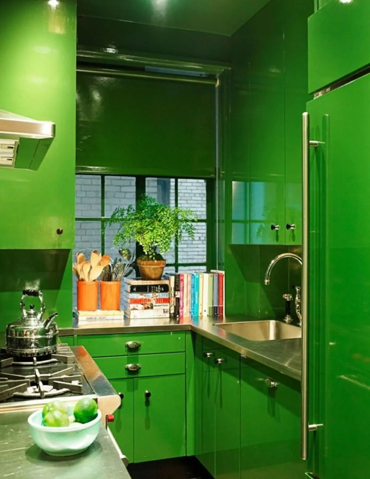 Hijau masakan (111 foto): Headset dapur hijau dalam desain interior, pemilihan wallpaper hijau, abu-abu-hijau dan hijau tua, hitam dan hijau dan kitchen cokelat hijau 9554_16