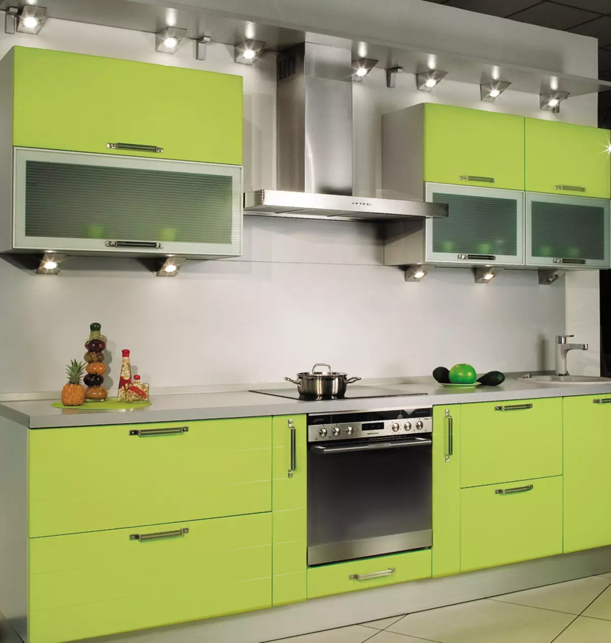 گرین کھانا (111 فوٹو): داخلہ ڈیزائن میں گرین باورچی خانے کے ہیڈسیٹ، گرین وال پیپر انتخاب، سرمئی سبز اور سیاہ سبز، سیاہ اور سبز اور سبز بھوری باورچی خانے 9554_18