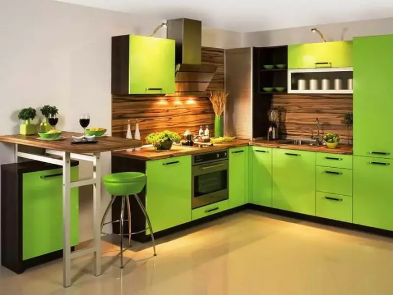 Zelená kuchyně (111 fotografií): zelená kuchyňská sluchátka v interiéru, zelené tapety výběr, šedozelená a tmavě zelená, černá a zelená a zelená hnědá kuchyně 9554_23
