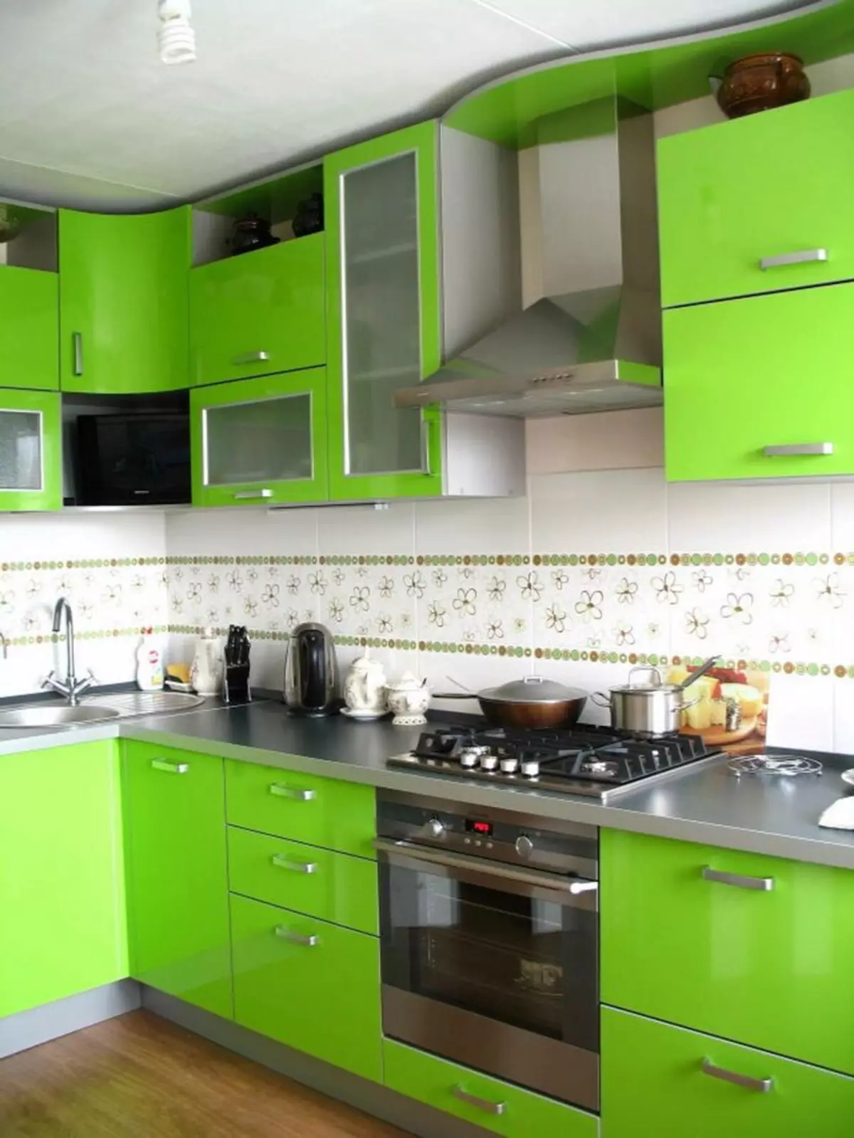 Green Cuisine (111 foto's): Griene keuken headset yn ynterieurûntwerp, Greed wallpaper Seleksje, griis en donker grien, swart en griene brune keuken 9554_36