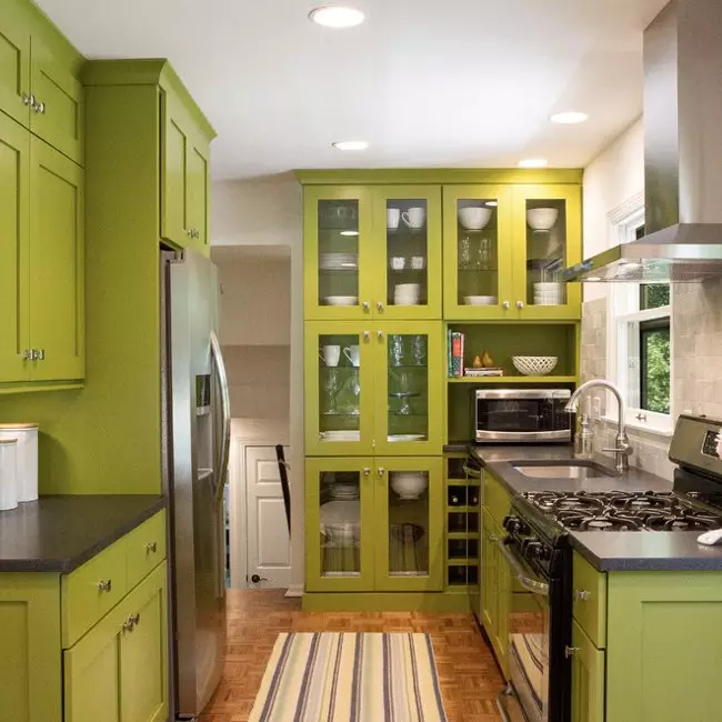 Cocina verde (111 fotos): Auriculares de cocina verde en diseño de interiores, selección de papel pintado verde, verde-verde y verde oscuro, negro y verde y verde. 9554_52