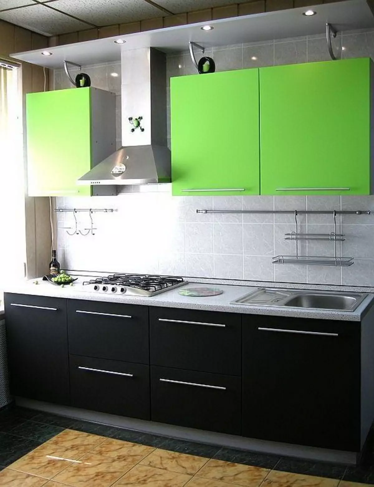 緑色料理（111写真）：インテリアデザイン、緑の壁紙の選択、グレーグリーン、濃い緑、黒と緑の台所の緑と緑の台所の緑のキッチンヘッドセット 9554_54