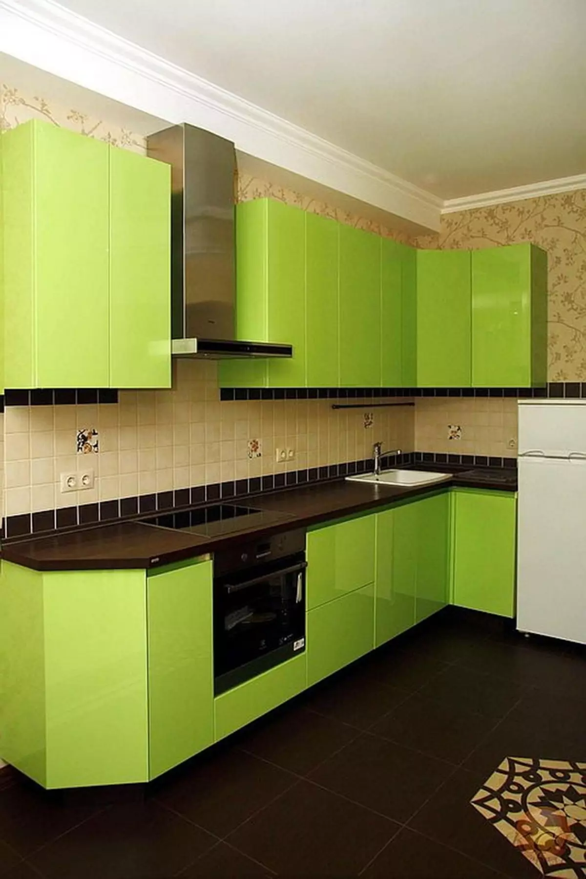 Zöld konyha (111 fotó): zöld konyhai fülhallgató a belsőépítészetben, zöld háttérkép kiválasztása, szürke-zöld és sötétzöld, fekete és zöld és zöld barna konyha 9554_55
