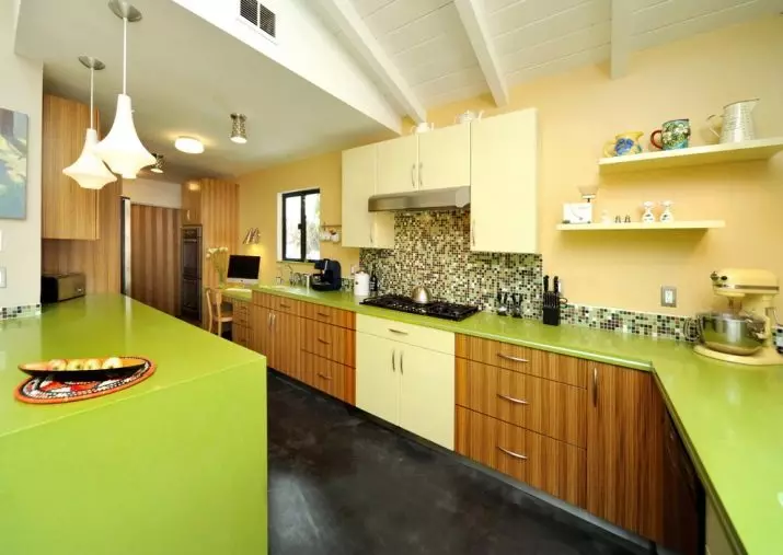 Zelená kuchyně (111 fotografií): zelená kuchyňská sluchátka v interiéru, zelené tapety výběr, šedozelená a tmavě zelená, černá a zelená a zelená hnědá kuchyně 9554_71