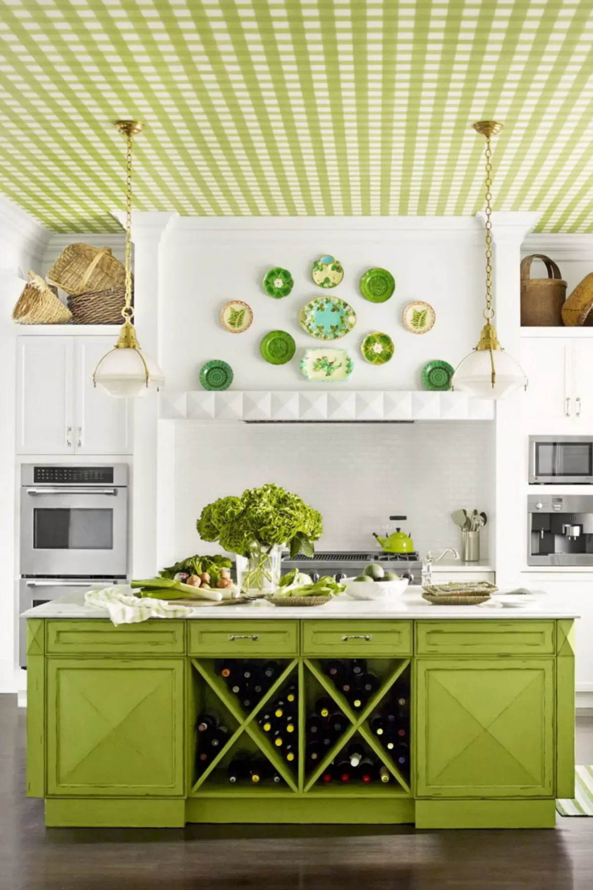 Зелена кујна (111 фотографии): Зелени кујнски слушалки во дизајнот на ентериер, селекција на зелена позадина, сиво-зелена и темно зелена, црна и зелена и зелена кафеава кујна 9554_87